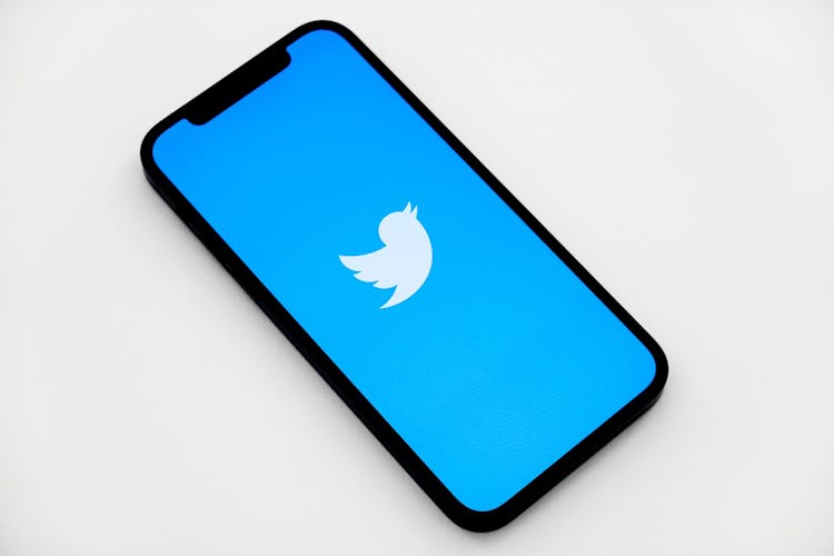 10 Unique Benefits of Twitter for Your Business (Updated October 2023)